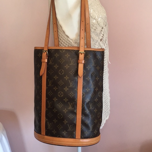 Louis Vuitton Handbags - Louis Vuitton GM bucket bag